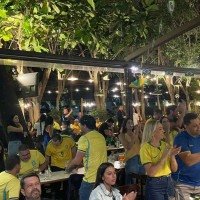 O Boteco Caju Limão virou um verdadeiro caldeirão com a vitória parcial do Brasil -  (crédito: Mel Karoline)