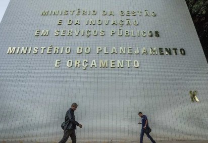 Nomeações estão condicionadas à existência de vagas e à disponibilidade orçamentária e financeira -  (crédito: Rafa Neddermeyer/Agência Brasil)