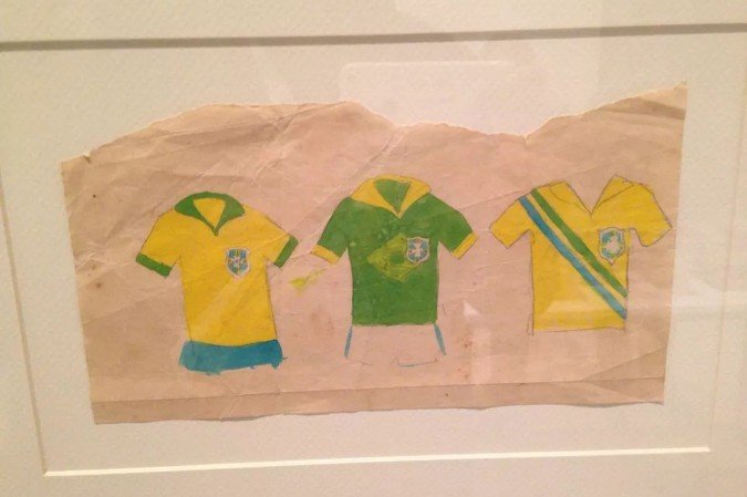 Esboço original da camisa canarinho feito por Aldyr Schlee - (crédito: Arquivo pessoal) Esboço original da camisa canarinho feito por Aldyr Schlee - (crédito: Arquivo pessoal)