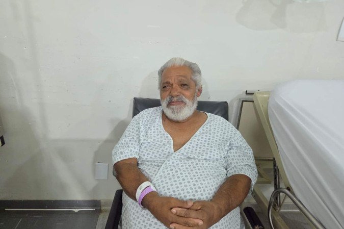 Delaci Oliveira, 67 anos, levou uma tv pequena para o Hospital Cidade do Sol