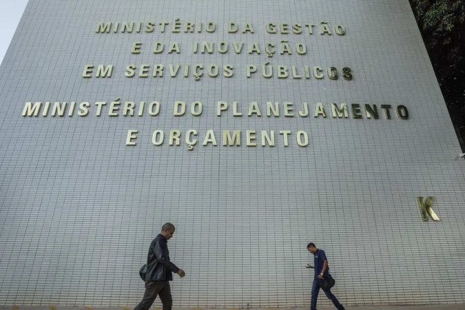 Nomeações estão condicionadas à existência de vagas e à disponibilidade orçamentária e financeira -  (crédito: Rafa Neddermeyer/Agência Brasil)