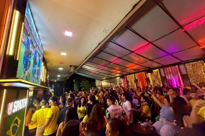 Bar Deboche recebe torcedores para o jogo Brasil x Haiti - (crédito: Lucas Alarcão) Bar Deboche recebe torcedores para o jogo Brasil x Haiti - (crédito: Lucas Alarcão)