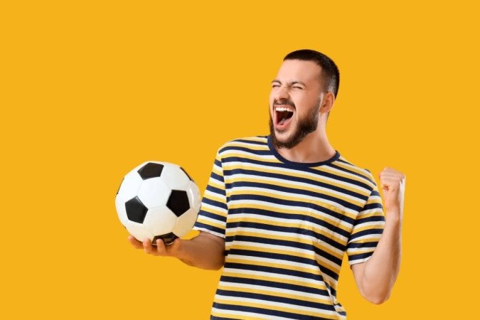 A paixão pelo esporte também pode ser vivida por meio de sons, sensações e recursos de acessibilidade que aproximam pessoas com deficiência visual dos jogos (Imagem: Pixel-Shot | Shutterstock) - (crédito: EdiCase) A paixão pelo esporte também pode ser vivida por meio de sons, sensações e recursos de acessibilidade que aproximam pessoas com deficiência visual dos jogos (Imagem: Pixel-Shot | Shutterstock) - (crédito: EdiCase)