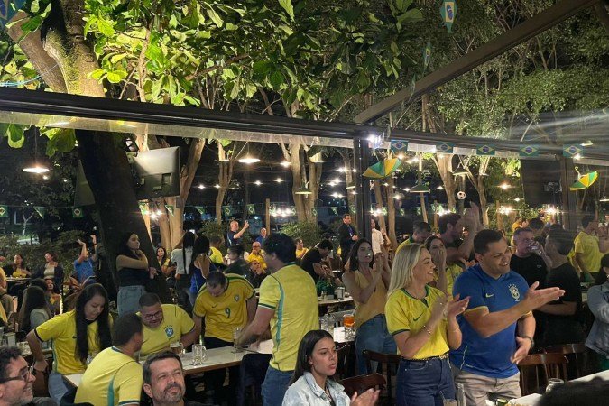 O Boteco Caju Limão virou um verdadeiro caldeirão com a vitória parcial do Brasil - (crédito: Mel Karoline) O Boteco Caju Limão virou um verdadeiro caldeirão com a vitória parcial do Brasil - (crédito: Mel Karoline)