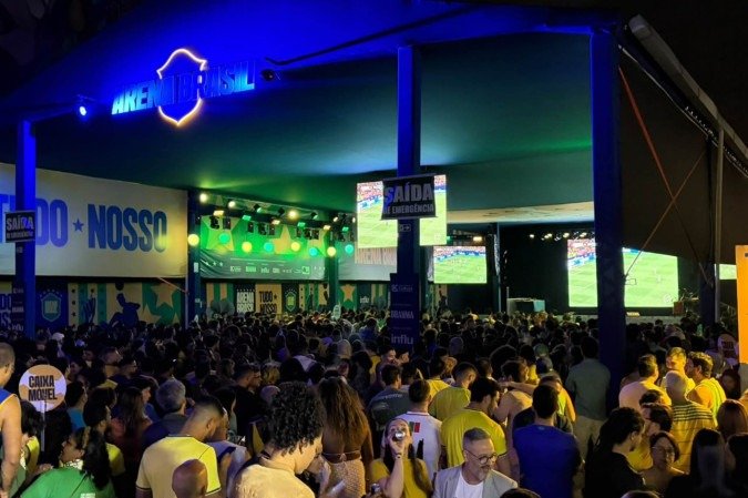 Os torcedores celebraram a primeira vitória do Brasil na Copa do Mundo - (crédito: Lucas Alarcão/CB/D.A.Press) Os torcedores celebraram a primeira vitória do Brasil na Copa do Mundo - (crédito: Lucas Alarcão/CB/D.A.Press)