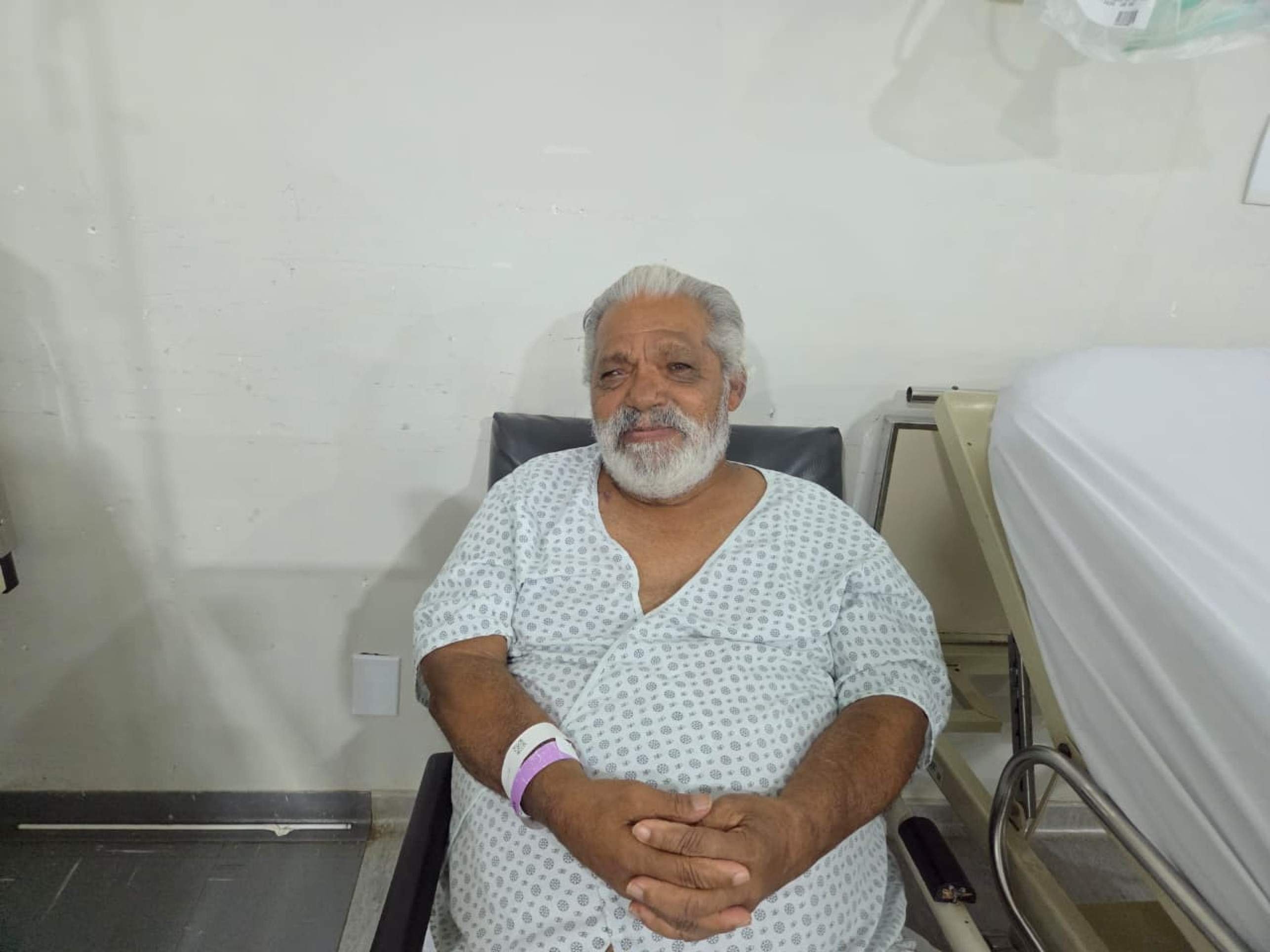 Delaci Oliveira, 67 anos, levou uma tv pequena para o Hospital Cidade do Sol