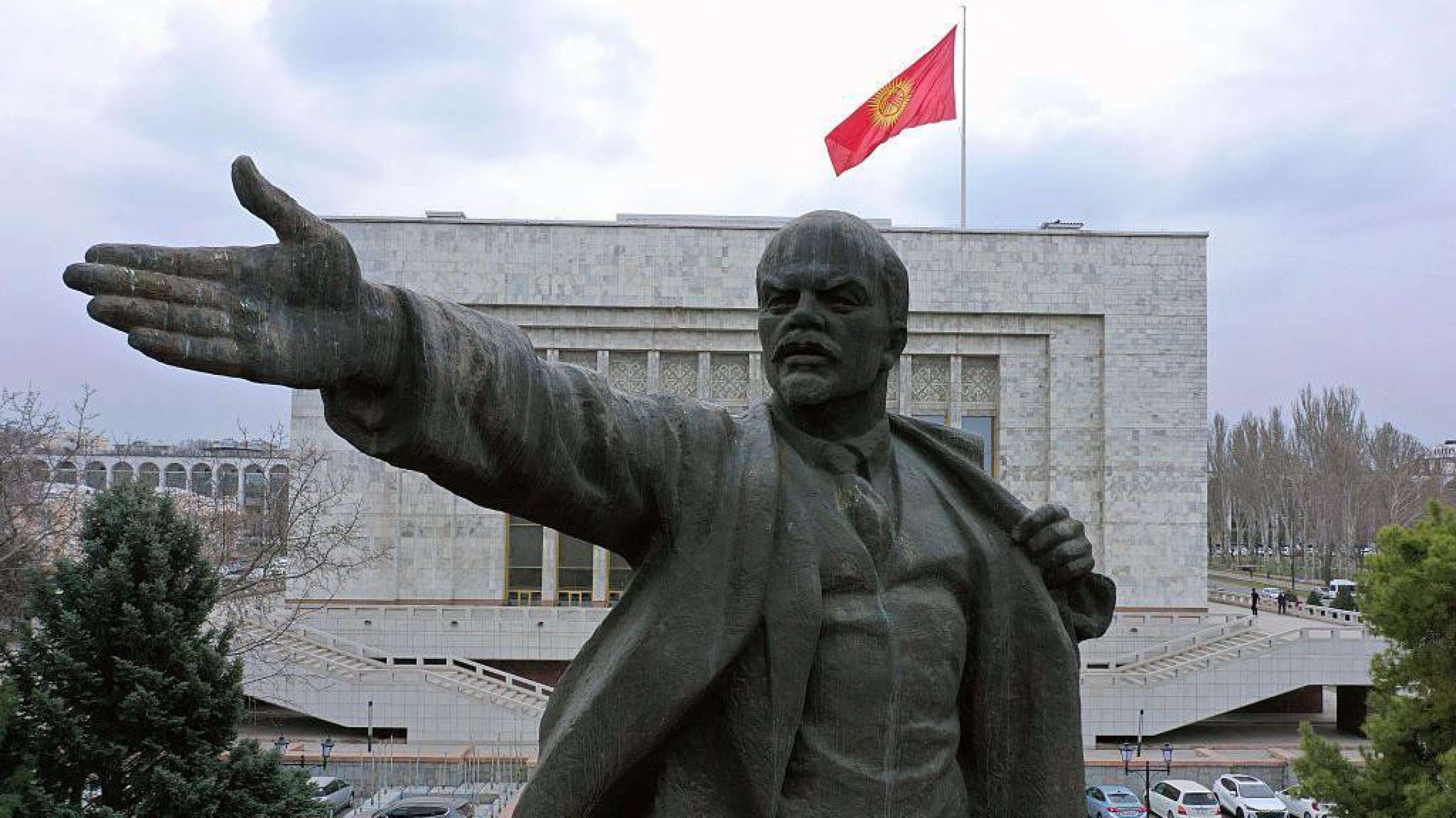 Bishkek, a moderna capital onde herança soviética é destruída