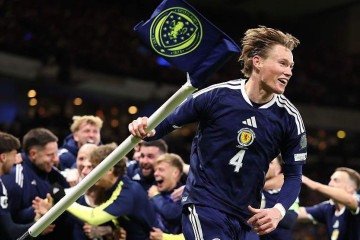 O meio-campista escocês Scott McTominay jogou todos os minutos das duas últimas Eurocopas e marcou contra a Suíça em 2024 -  (crédito: Getty Images)