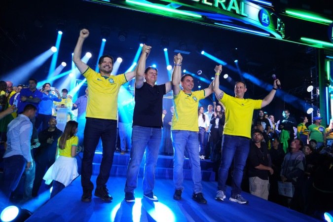 Pré-candidato da chapa de Flávio Bolsonaro, André do Prado confirma candidatura ao Senado ao lado de Tarcísio de Freitas e Guilherme Derrite - (crédito: Vittor Sales) Pré-candidato da chapa de Flávio Bolsonaro, André do Prado confirma candidatura ao Senado ao lado de Tarcísio de Freitas e Guilherme Derrite - (crédito: Vittor Sales)