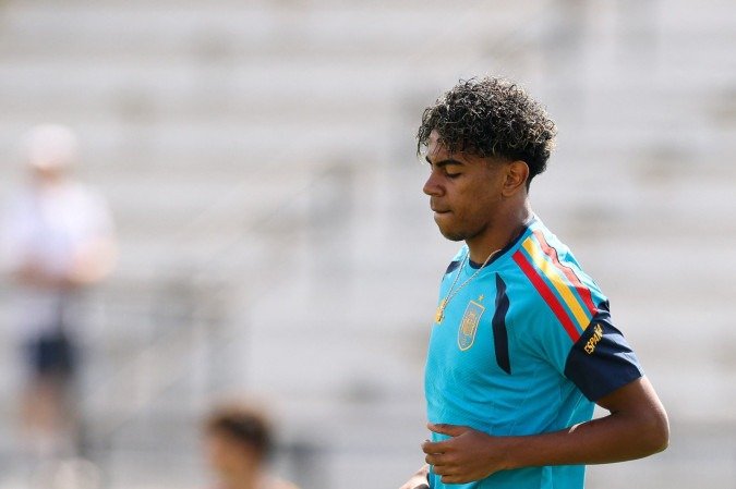 Lamine Yamal of Spain warms up during the training and press conference of Spain one day ahead of the FIFA World Cup 2026 Group H match between Spain and Cabo Verde at Atlanta Stadium on June 14, 2026 in Atlanta, Georgia. 