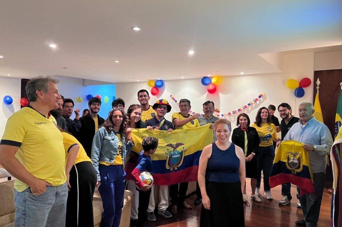 Equatorianos curtem jogo da Copa na embaixada - (crédito: Ana Carolina Alves) Equatorianos curtem jogo da Copa na embaixada - (crédito: Ana Carolina Alves)