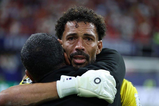 O goleiro de Cabo Verde fez defesas decisivas no jogo contra a Espanha - (crédito: Getty Images) O goleiro de Cabo Verde fez defesas decisivas no jogo contra a Espanha - (crédito: Getty Images)