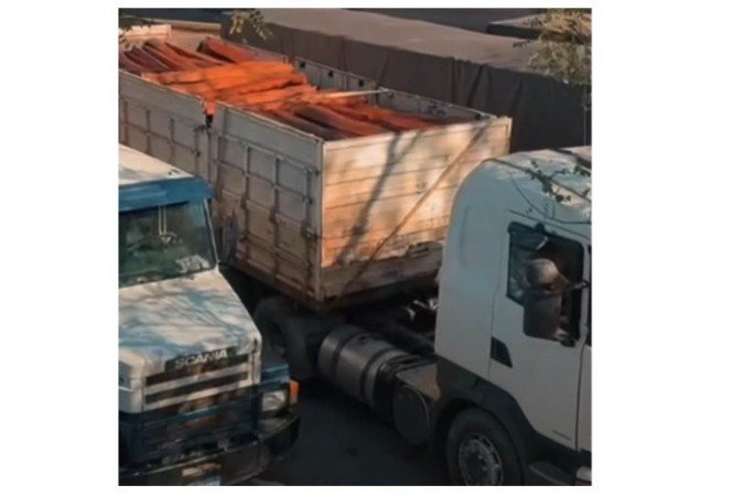 Imagens da Receita mostram caminhões com carga apreendida - (crédito: Reprodução/Instagram/@receita_federal) Imagens da Receita mostram caminhões com carga apreendida - (crédito: Reprodução/Instagram/@receita_federal)