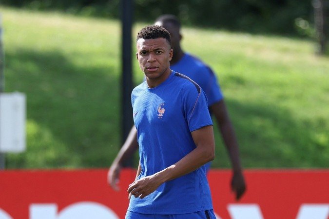 Kylian Mbappé #10 of France warms up during the team's training one day ahead of the FIFA World Cup 2026 Group I match between France and Iraq at Rhodes Field on June 21, 2026 in Philadelphia, Pennsylvania.