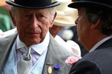 De acordo com nota divulgada pelo Palácio, a iniciativa foi tomada por vontade do próprio monarca - (crédito: HENRY NICHOLLS / AFP) De acordo com nota divulgada pelo Palácio, a iniciativa foi tomada por vontade do próprio monarca - (crédito: HENRY NICHOLLS / AFP)