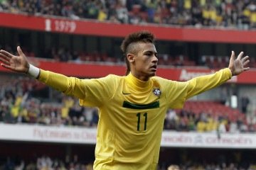 Brazil's Neymar celebrates scoring his goal against Scotland during their International friendly football match at the Emirates Stadium in London, on March 27, 2011 . AFP PHOTO/IAN KINGTON
Caption - (crédito: AFP) Brazil's Neymar celebrates scoring his goal against Scotland during their International friendly football match at the Emirates Stadium in London, on March 27, 2011 . AFP PHOTO/IAN KINGTON
Caption - (crédito: AFP)