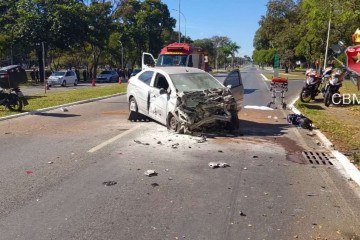 O acidente causou forte impacto no fluxo de veículos do início da tarde -  (crédito: Divulgação/CBMDF)