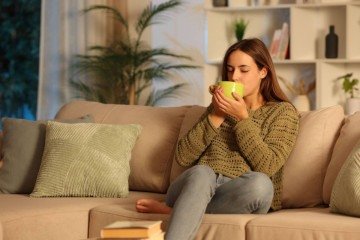 Os chás podem ser grandes aliados no inverno, especialmente no alívio de desconfortos causados por gripes e resfriados (Imagem: Pheelings media | Shutterstock) -  (crédito: EdiCase)
