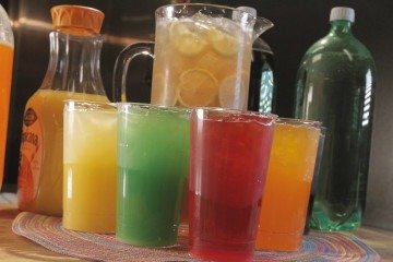 Ao transformar a fruta em suco, há uma perda significativa de fibras: consome-se uma maior quantidade de açúcares naturais com rápida absorção  -  (crédito:  Direitos autorais da American Heart Association)