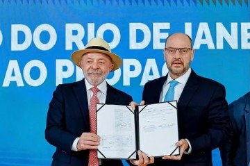 Presidente e governador em exercício durante anúncio da adesão do Rio de Janeiro ao Programa de Pleno Pagamento de Dívidas dos Estados (Propag), no Palácio da Guanabara
- (crédito: Ricardo Stuckert / PR) Presidente e governador em exercício durante anúncio da adesão do Rio de Janeiro ao Programa de Pleno Pagamento de Dívidas dos Estados (Propag), no Palácio da Guanabara
- (crédito: Ricardo Stuckert / PR)