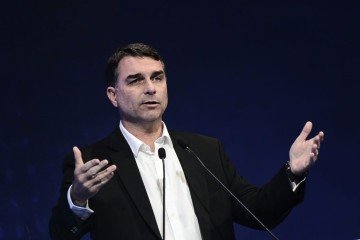 Flávio Bolsonaro durante debate de presidenciáveis em evento da CNI - (crédito: Minervino Junior/CB/D.A Press) Flávio Bolsonaro durante debate de presidenciáveis em evento da CNI - (crédito: Minervino Junior/CB/D.A Press)