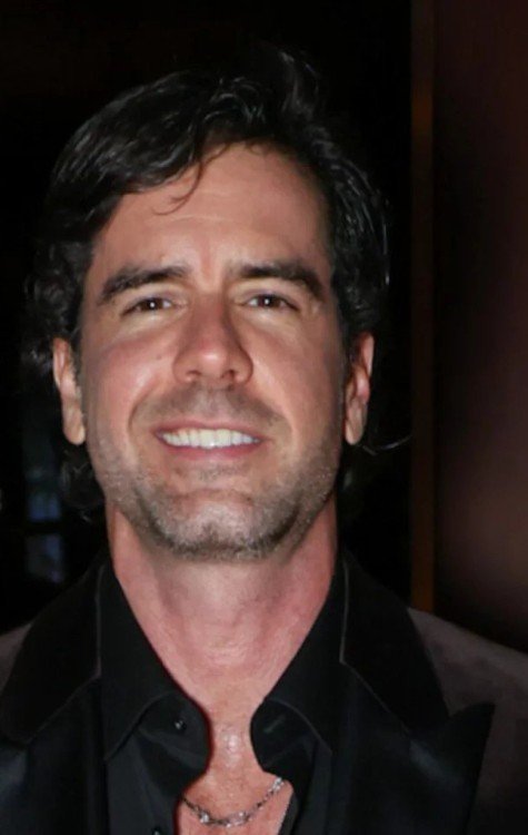 Fora das novelas, Marcos Pitombo dá zoom em peitoral peludo na web - (crédito: Observatorio dos Famosos) Fora das novelas, Marcos Pitombo dá zoom em peitoral peludo na web - (crédito: Observatorio dos Famosos)
