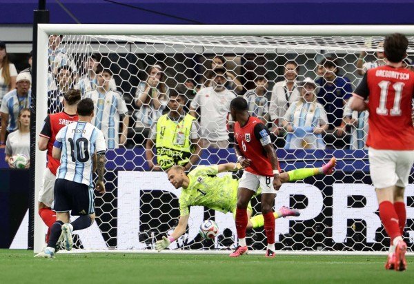 Messi marca contra Áustria e se torna maior artilheiro da histórias das Copa do Mundo ,com 17 gols       -  (crédito: Aric Becker /  AFP)