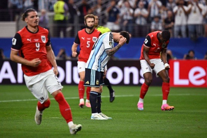 Além da penalidade, o camisa 10 já perdeu outras três oportunidades para fazer história em Copas do Mundo - (crédito: Paul ELLIS / AFP) Além da penalidade, o camisa 10 já perdeu outras três oportunidades para fazer história em Copas do Mundo - (crédito: Paul ELLIS / AFP)