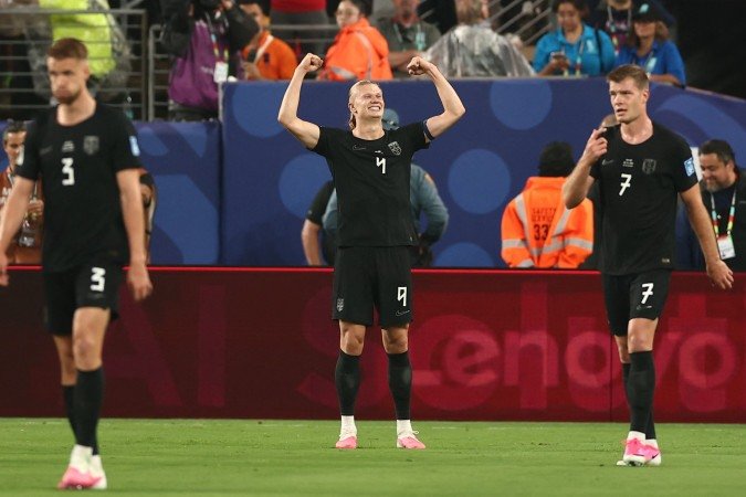 Segundo jogador mais valioso desta Copa do Mundo, atrás apenas do espanhol Lamine Yamal, Erling Haaland chegou ao MetLife Stadium disposto a não ficar fora do menu - (crédito: CHARLY TRIBALLEAU / AFP) Segundo jogador mais valioso desta Copa do Mundo, atrás apenas do espanhol Lamine Yamal, Erling Haaland chegou ao MetLife Stadium disposto a não ficar fora do menu - (crédito: CHARLY TRIBALLEAU / AFP)