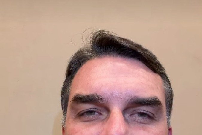 Flávio postou vídeo em espanhol parabenizando Espriella
