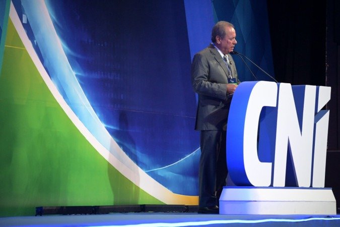 O presidente da CNI, Ricardo Alban, discursa no encontro com os pré-candidatos à Presidência: setor defende reforço na política industrial - (crédito: Iano Andrade/CNI) O presidente da CNI, Ricardo Alban, discursa no encontro com os pré-candidatos à Presidência: setor defende reforço na política industrial - (crédito: Iano Andrade/CNI)