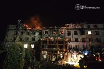 Hotel atingido por míssil russo em Kryvyi Rih, cidade natal de Volodymyr Zelensky - (crédito: AFP) Hotel atingido por míssil russo em Kryvyi Rih, cidade natal de Volodymyr Zelensky - (crédito: AFP)