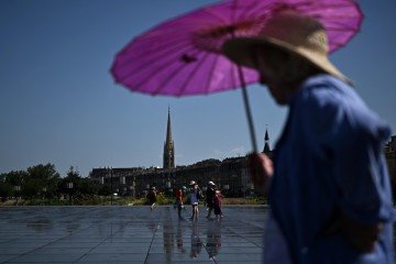 França registrou a madrugada mais quente de sua história nesta semana -  (crédito:  AFP)
