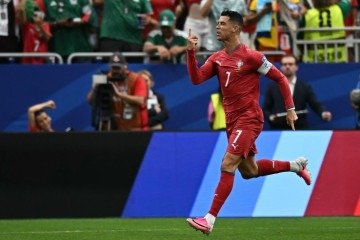 Cristiano Ronaldo se tornou o primeiro jogador a marcar gols em seis edições diferentes de Copas do Mundo - (crédito: Paul ELLIS / AFP) Cristiano Ronaldo se tornou o primeiro jogador a marcar gols em seis edições diferentes de Copas do Mundo - (crédito: Paul ELLIS / AFP)