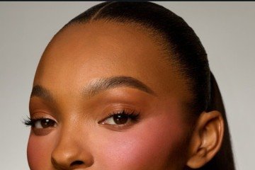 Maquiagem feita com o blush de transição de Patrick Ta  -  (crédito: Divulgação )