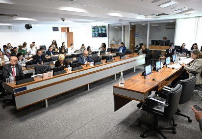 Oposição tenta barrar 'misoginia' e 'identidade de gênero' em protocolo escolar -  (crédito: Edilson Rodrigues/Agência Senado)