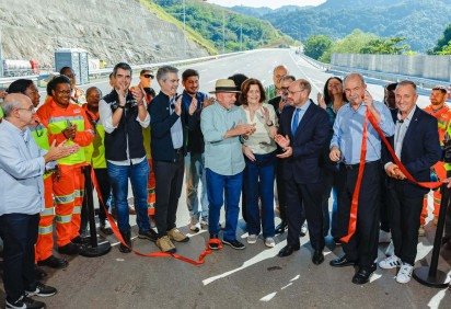 Lula acelerou o ritmo de inauguração de obras nas últimas semanas. A partir de 4 da julho, políticos que disputam nas eleições estarão proibidos de participar de inaugurações -  (crédito: Ricardo Stuckert/PR) -Lula acelerou o ritmo de inauguração de obras nas últimas semanas. A partir de 4 da julho, políticos que disputam nas eleições estarão proibidos de participar de inaugurações -  (crédito: Ricardo Stuckert/PR)