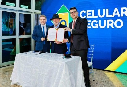 Segundo Lula, que tiver um celular fruto de roubo ou furto deve procurar uma delegacia para entregar o aparelho, e não será responsabilizado -  (crédito:  Ricardo Stuckert/PR) -Segundo Lula, que tiver um celular fruto de roubo ou furto deve procurar uma delegacia para entregar o aparelho, e não será responsabilizado -  (crédito:  Ricardo Stuckert/PR)