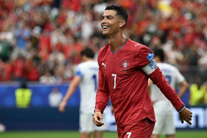 Cristiano Ronaldo fez dois gols e liderou vitória de Portugal contra Uzbequistão -  (crédito: Paul ELLIS / AFP)