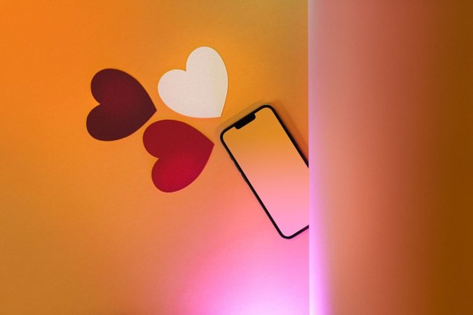 Pesquisas mostram que a tecnologia está cada vez mais presente na vida afetiva - (crédito: Jakub Zerdzicki/Freepik) Pesquisas mostram que a tecnologia está cada vez mais presente na vida afetiva - (crédito: Jakub Zerdzicki/Freepik)
