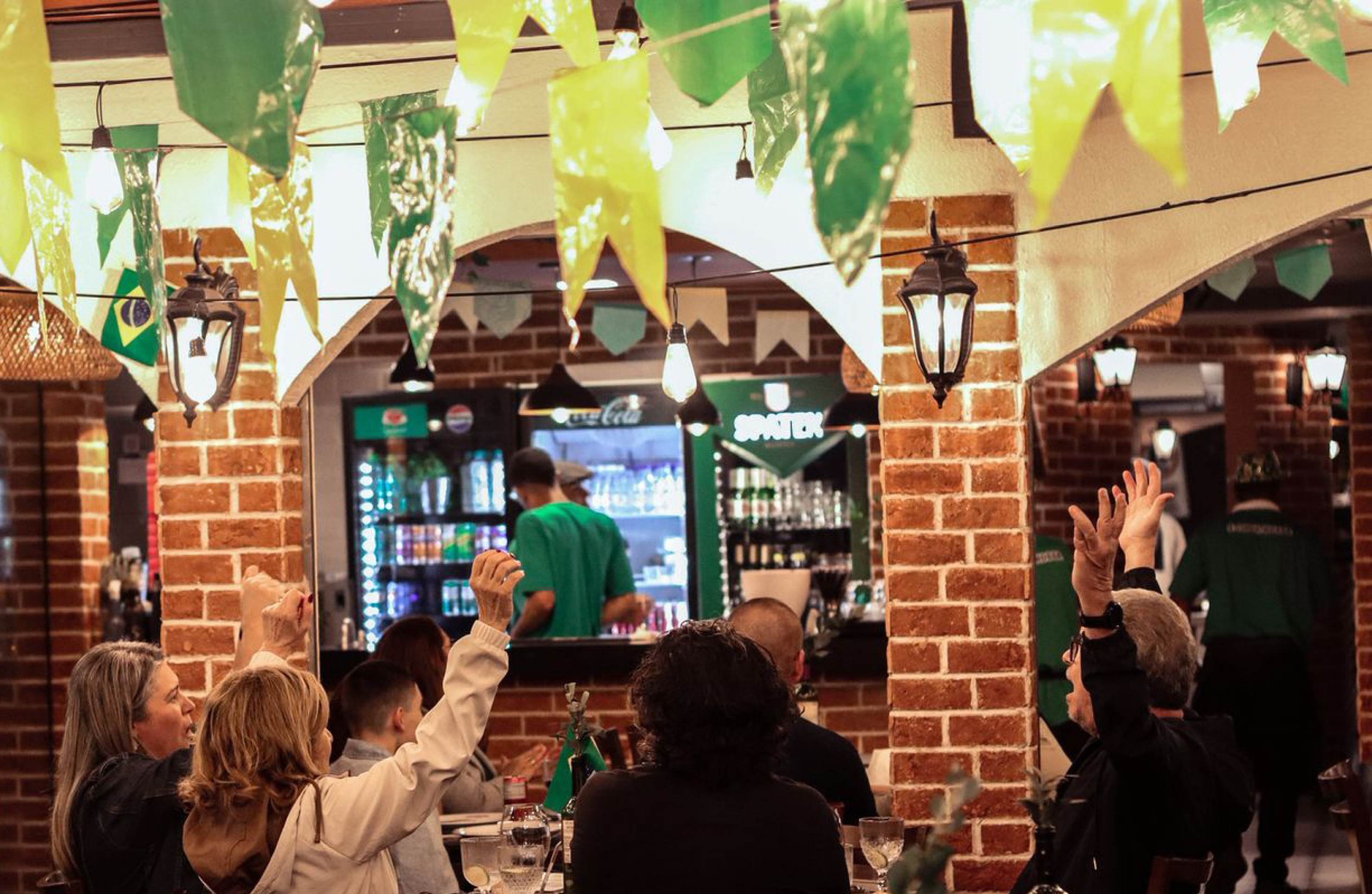 Gol de placa nas vendas: bares e restaurantes comemoram faturamento