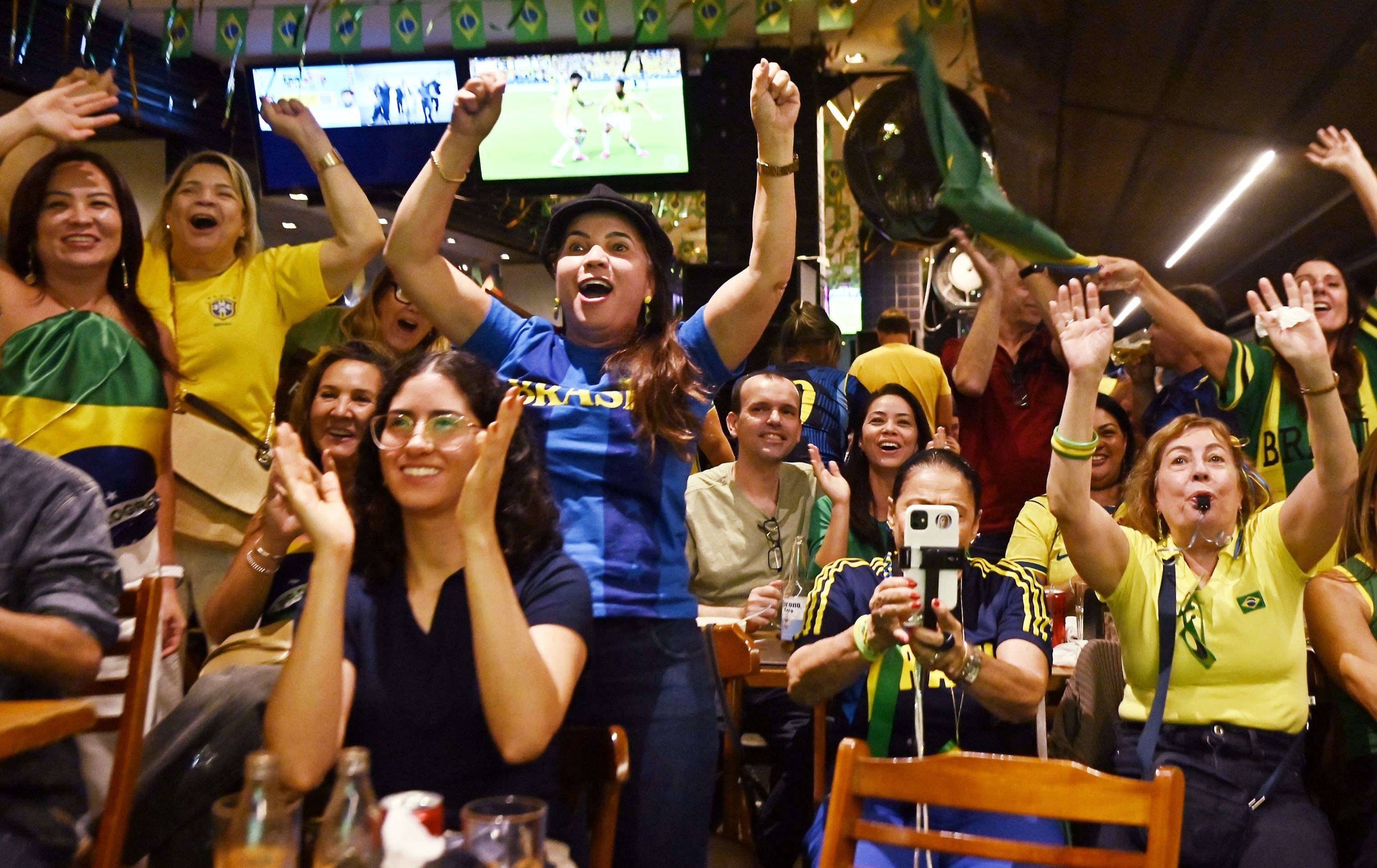 Comemora&ccedil;&atilde;o jogo Brasil 3x0Escocia - Bar Fausto Manuel 