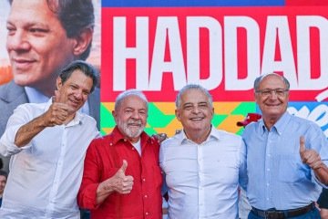 Lula entre Haddad e Márcio França: encontro para definir chapa ao Governo de São Paulo
- (crédito: Ricardo Stuckert/PR) Lula entre Haddad e Márcio França: encontro para definir chapa ao Governo de São Paulo
- (crédito: Ricardo Stuckert/PR)