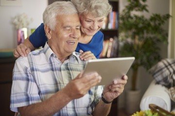 A pesquisa identificou que o uso de e-mail está associado a uma melhor percepção da saúde mental, enquanto o uso de redes sociais pode estar relacionado a uma avaliação mais negativa do próprio bem-estar psicológico -  (crédito: Imagem de gpointstudio no Magnific)
