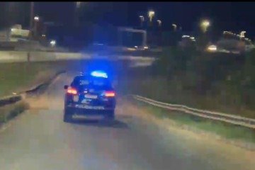 As vítimas eram atraídas por anúncios em redes sociais e plataformas de venda e, posteriormente, encaminhadas para atendimentos presenciais em lojas físicas montadas para conferir aparência de legalidade ao negócio - (crédito: Divulgação: PCDF) As vítimas eram atraídas por anúncios em redes sociais e plataformas de venda e, posteriormente, encaminhadas para atendimentos presenciais em lojas físicas montadas para conferir aparência de legalidade ao negócio - (crédito: Divulgação: PCDF)