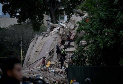 Reuniões terão como pano de fundo os fortes tremores na Venezuela, tragédia que, até esta sexta-feira (26/6), deixou 589 mortos, sendo dois brasileiros -  (crédito: Juan BARRETO / AFP) -Reuniões terão como pano de fundo os fortes tremores na Venezuela, tragédia que, até esta sexta-feira (26/6), deixou 589 mortos, sendo dois brasileiros -  (crédito: Juan BARRETO / AFP)