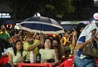 Chuva no Bar do Toinzinho não desanima torcedores -  (crédito: Marcelo Ferreira/CB/DA Press) -Chuva no Bar do Toinzinho não desanima torcedores -  (crédito: Marcelo Ferreira/CB/DA Press)