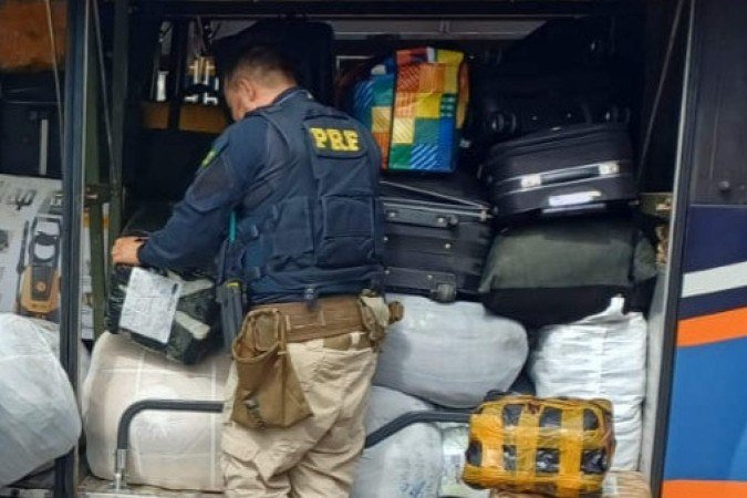 PRF encontra ossada e cinzas humanas em mala dentro de &ocirc;nibus na BR-020 