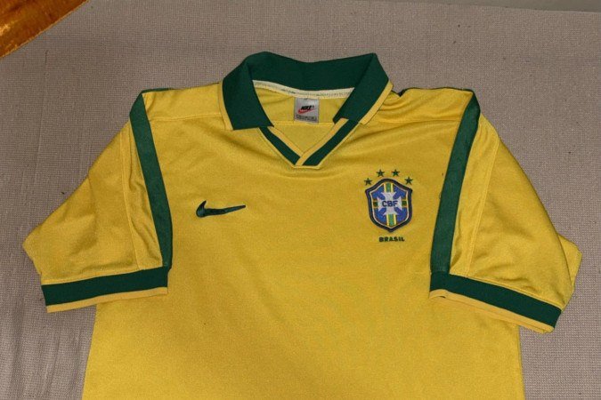 Vinicius guarda como amuleto 
a camisa de 1997 usada pelo pai