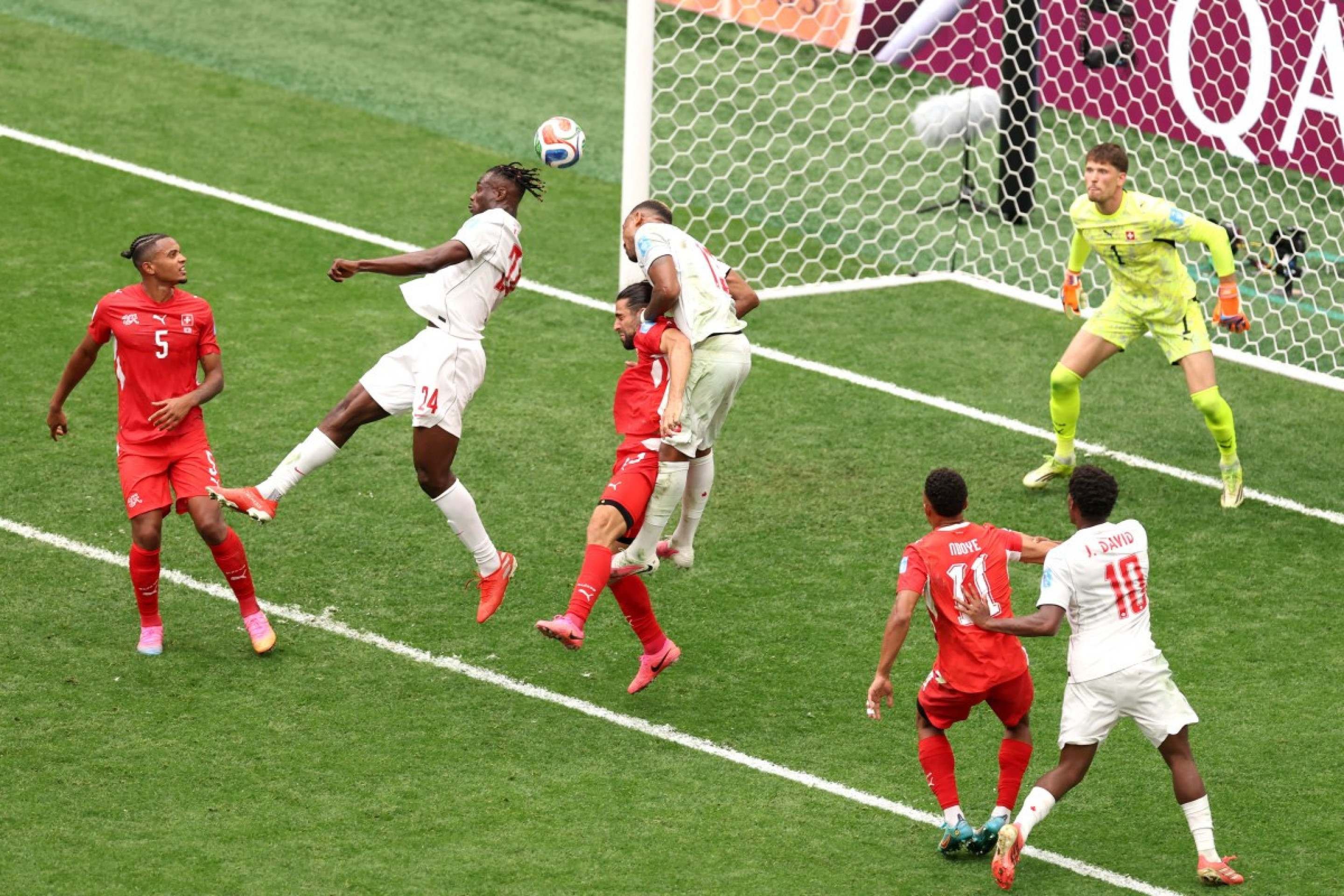 Jogo Su&iacute;&ccedil;a e Canad&aacute;